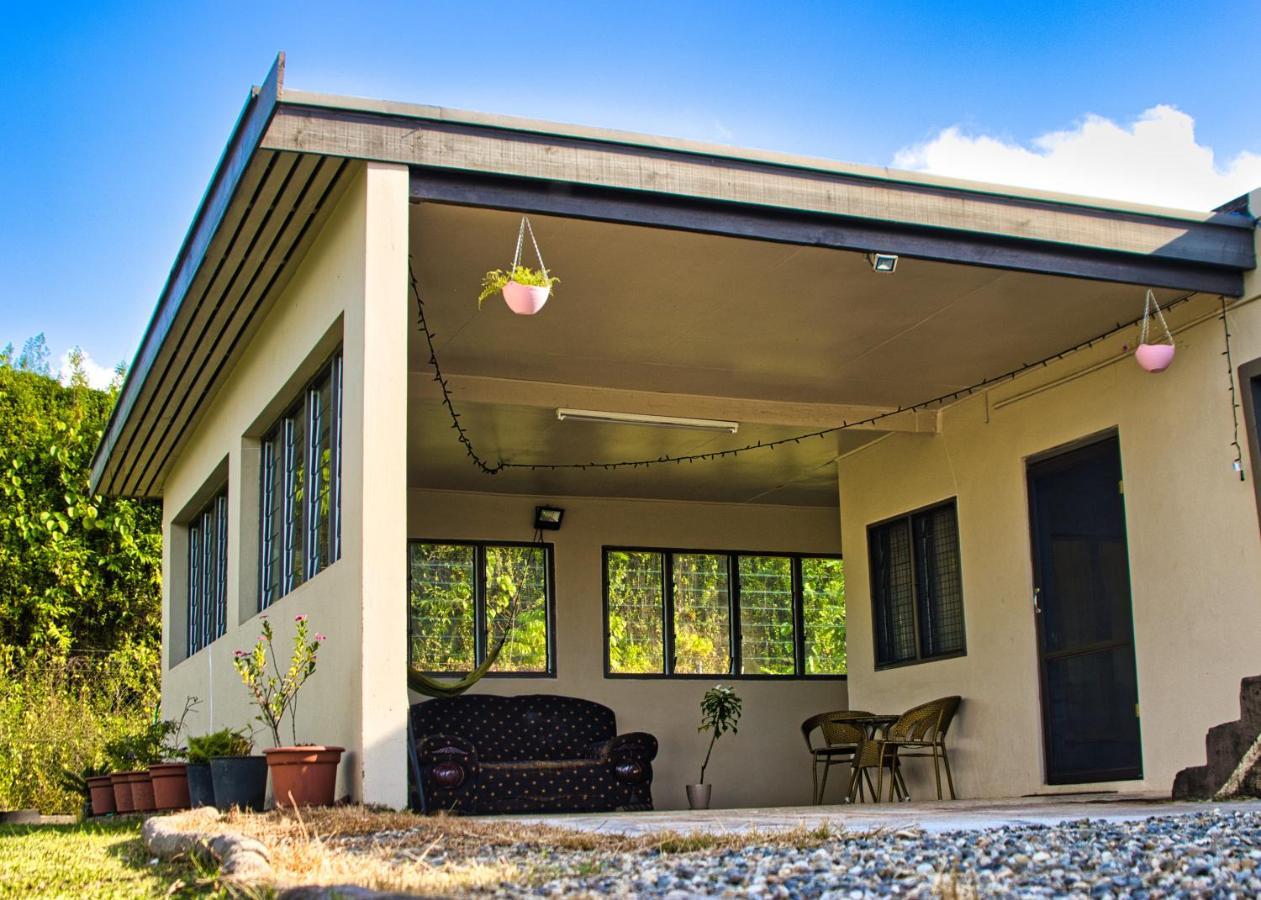Guddy'S Riverside Cottage Nausori ภายนอก รูปภาพ